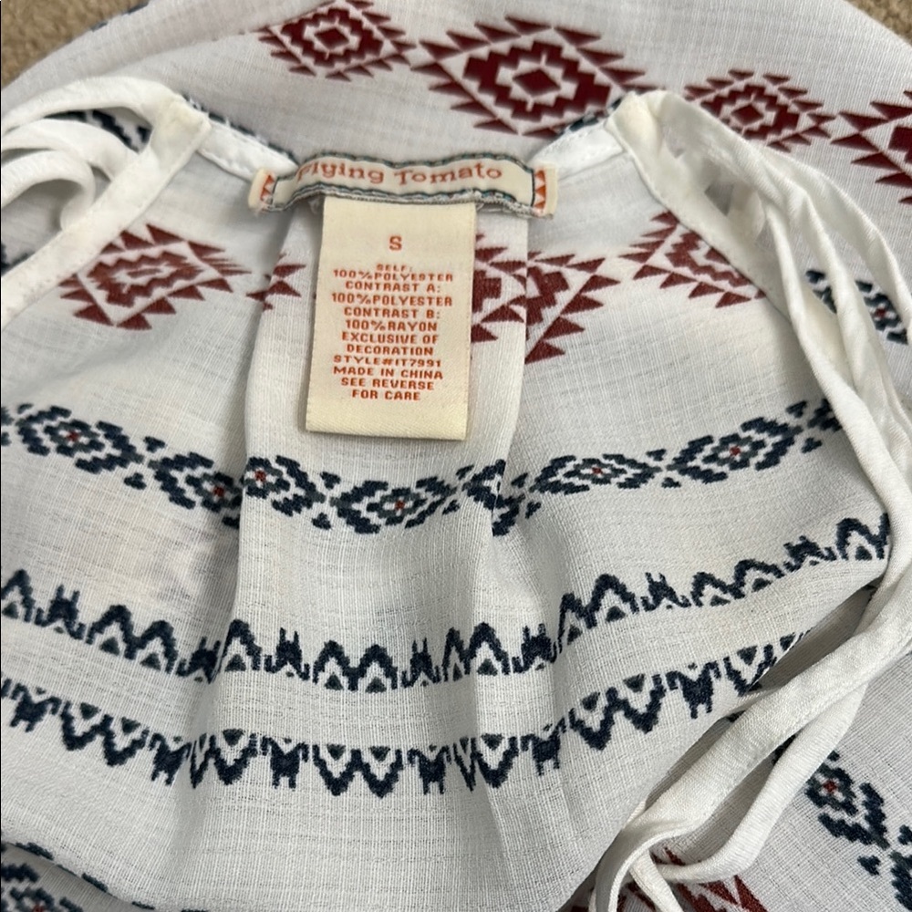 Flying Tomato Women's White and Red Patterned Top NWOT - Picture 5 of 5